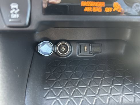 Used 2020 Toyota RAV4 XLE image 35