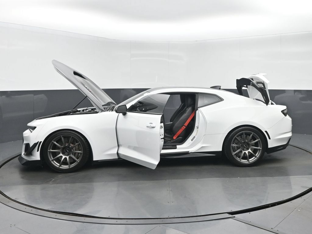 Used 2019 Chevrolet Camaro ZL1 RWD image 36