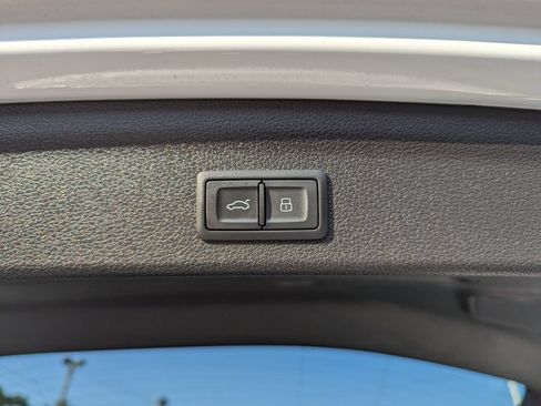 Used 2020 Audi Q3 2.0T Prestige AWD/4WD image 40