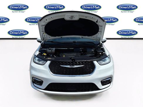 Used 2023 Chrysler Pacifica Touring-L FWD image 33