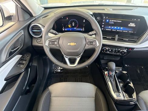 New 2026 Chevrolet Trax LT w/ LT Convenience Package FWD image 13