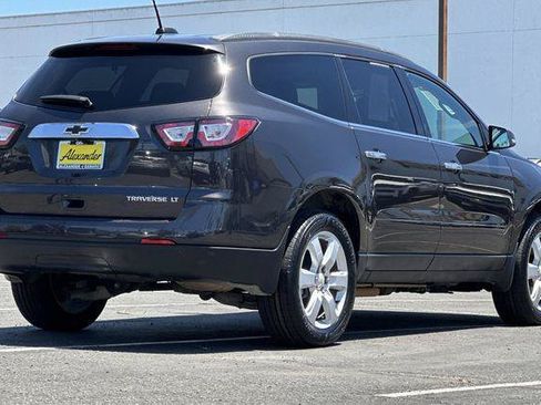 Used 2016 Chevrolet Traverse LT w/ Style and Technology Package FWD image 4