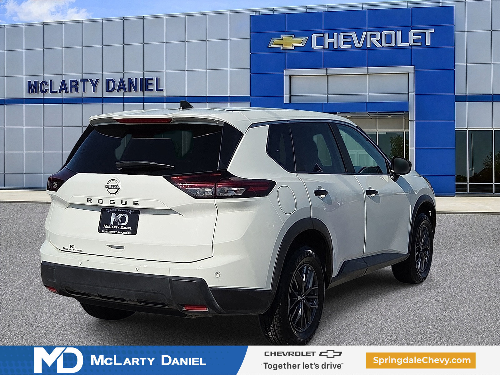 Used 2024 Nissan Rogue S FWD image 5