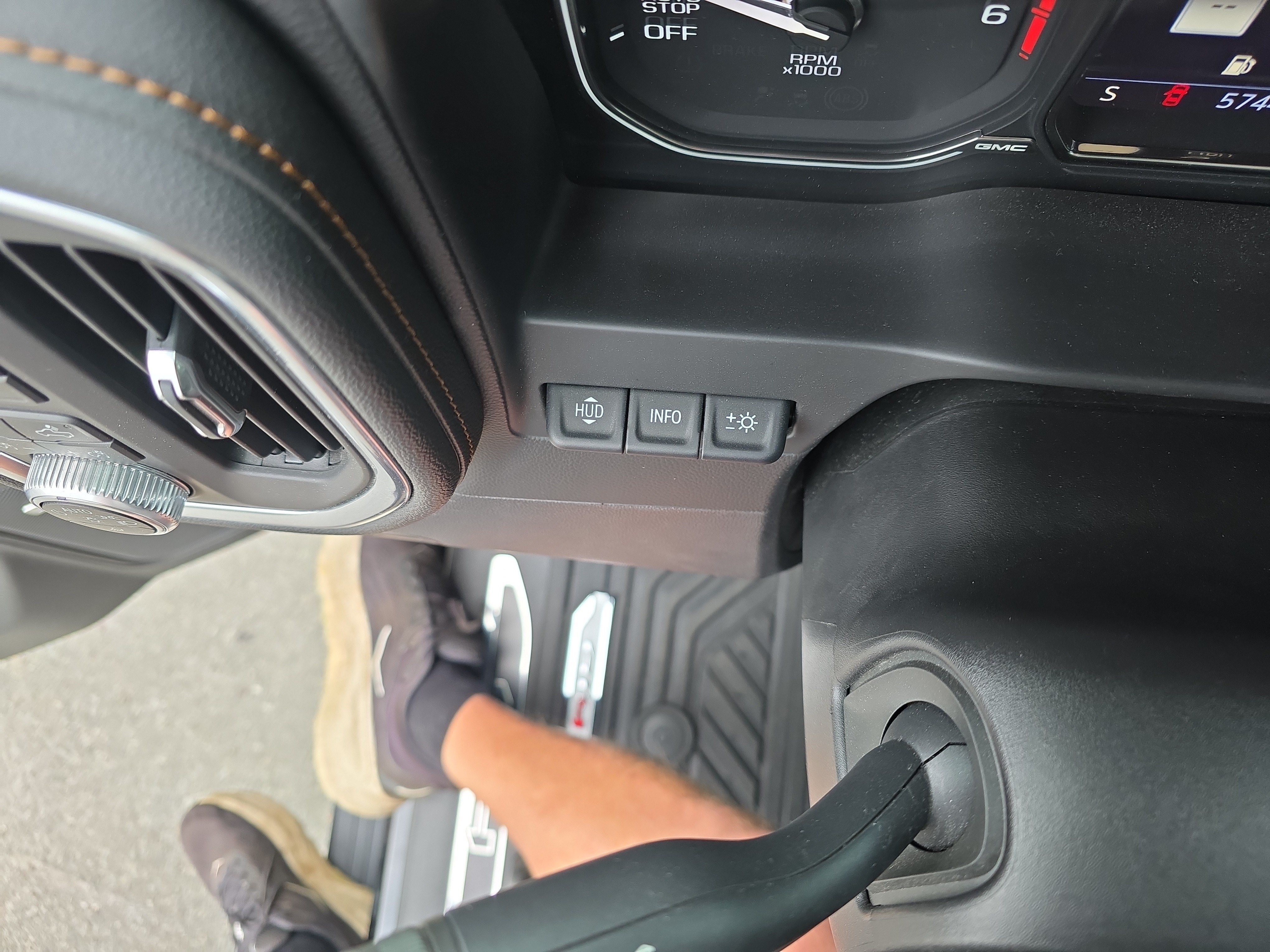 Used 2020 GMC Sierra 1500 AT4 w/ AT4 Premium Package AWD/4WD image 25