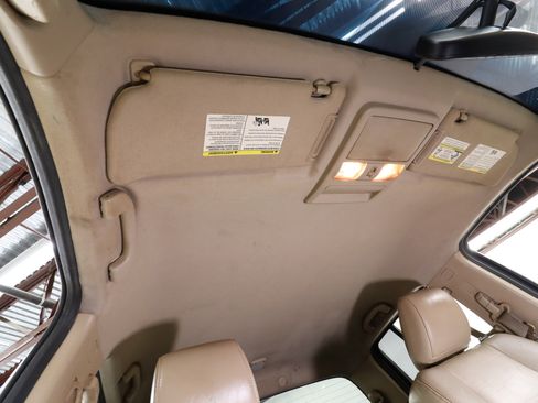 Used 2011 Nissan Frontier SL image 51