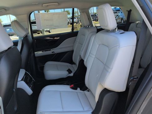 Used 2026 Lincoln Aviator 2WD image 15