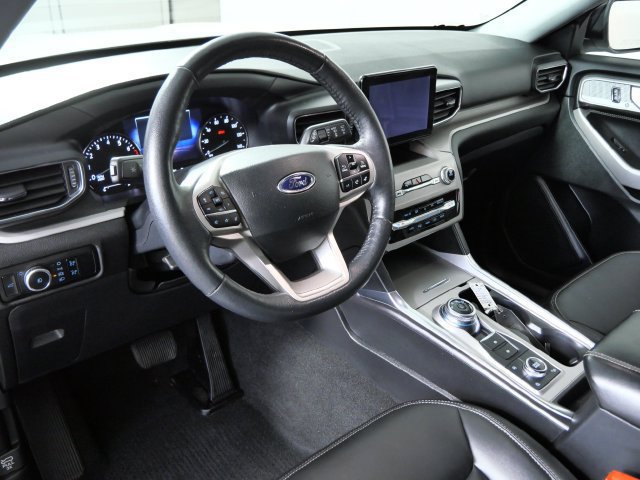 Certified 2024 Ford Explorer XLT w/ Equipment Group 202A AWD/4WD image 3