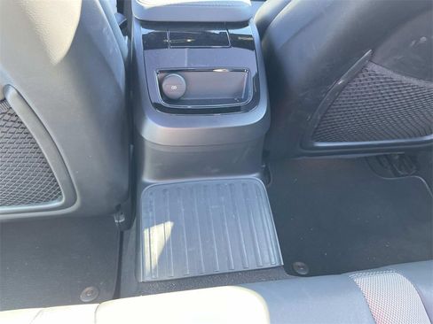 Used 2022 Volvo S60 T8 R-Design image 15