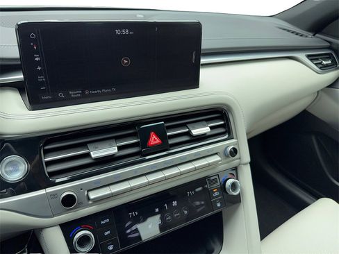 Used 2025 Genesis G70 2.5T image 23