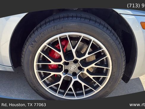 Used 2015 Porsche Macan Turbo AWD/4WD image 12