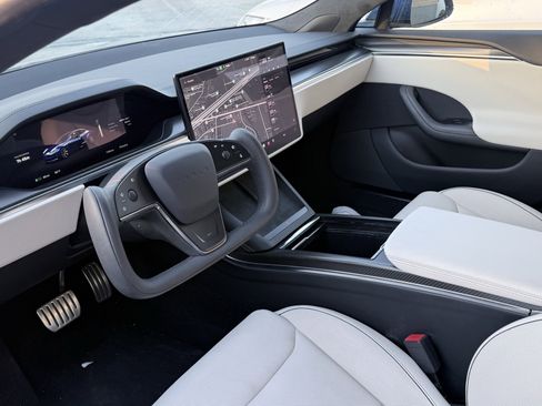 Used 2022 Tesla Model S Plaid image 2