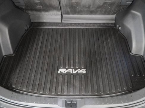 Used 2024 Toyota RAV4 XLE AWD/4WD image 11