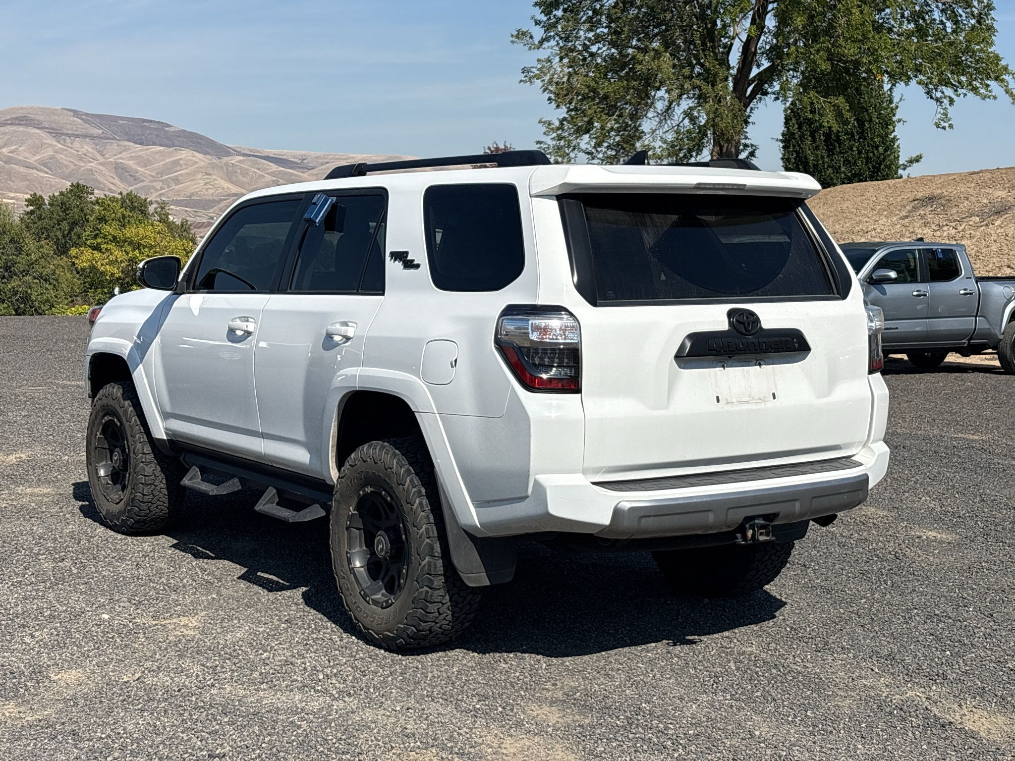 Used 2020 Toyota 4Runner TRD Off-Road Premium AWD/4WD image 9