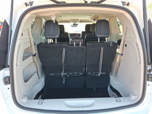 Used 2023 Chrysler Pacifica Touring-L FWD image 30