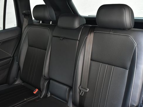 Used 2024 Volkswagen Tiguan SE R-Line AWD/4WD image 17