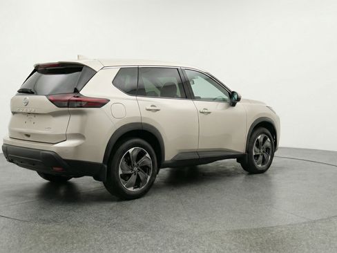 Used 2025 Nissan Rogue SV AWD/4WD image 9