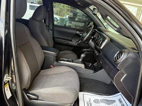 Used 2017 Toyota Tacoma TRD Off-Road w/ Tow Package image 11