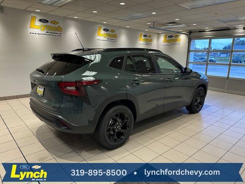 New 2026 Chevrolet Trax LT w/ Sunroof Package FWD image 17