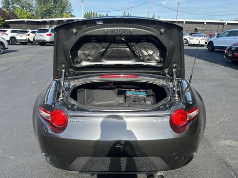 Used 2019 MAZDA MX-5 Miata Club RWD image 10