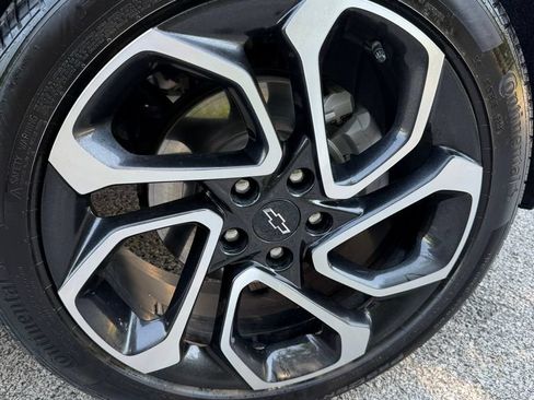 Used 2025 Chevrolet Trax RS w/ Sunroof Package FWD image 23