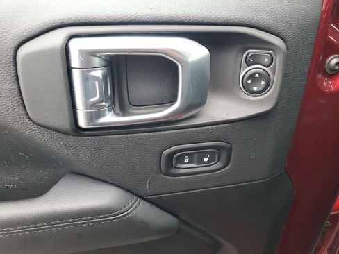 Used 2022 Jeep Wrangler Unlimited Sahara image 9