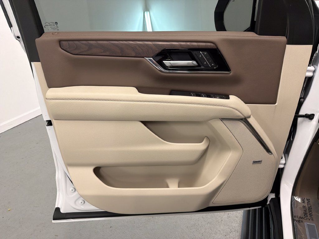 Used 2026 GMC Yukon XL Denali w/ Sun & Power Step Package RWD image 13