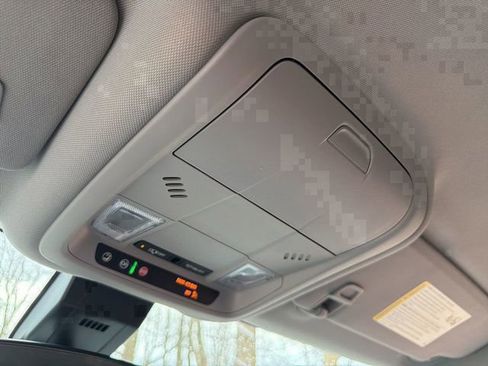 Used 2023 Chevrolet Equinox LT image 29