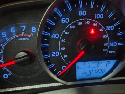 Used 2015 Toyota RAV4 LE image 27