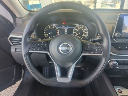 Used 2024 Nissan Altima 2.5 SV image 16