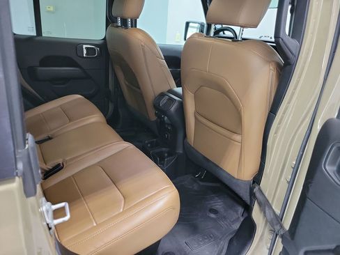 Used 2020 Jeep Gladiator Overland w/ Popular Equipment Package AWD/4WD image 18