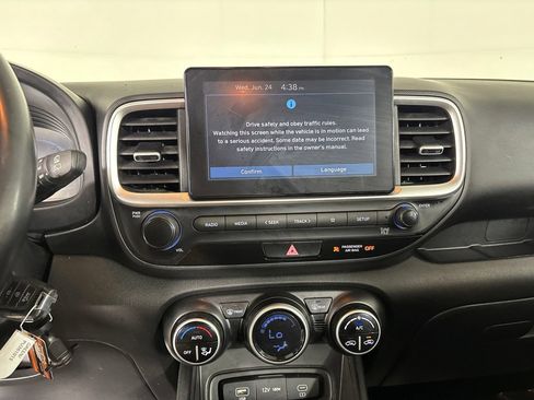 Used 2023 Hyundai Venue SEL FWD image 14