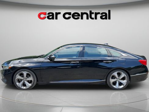 Used 2019 Honda Accord Touring image 2