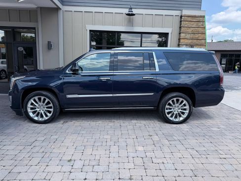 Used 2020 Cadillac Escalade ESV Premium Luxury AWD/4WD image 3