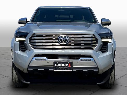 Used 2025 Toyota Tacoma Limited image 4