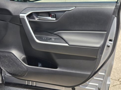 Used 2025 Toyota RAV4 XLE w/ Convenience Package image 28