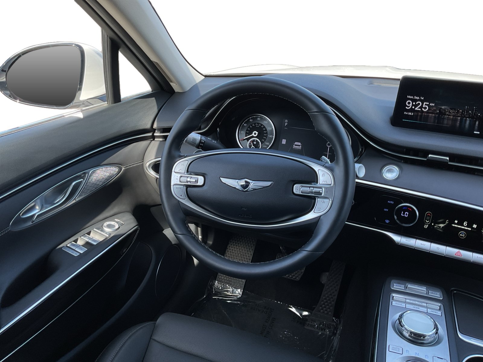 Used 2024 Genesis GV70 2.5T AWD/4WD image 11