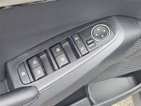 Used 2025 Kia Seltos S FWD image 27