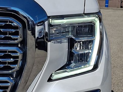Used 2021 GMC Sierra 1500 Denali w/ Driver Alert Package II AWD/4WD image 9