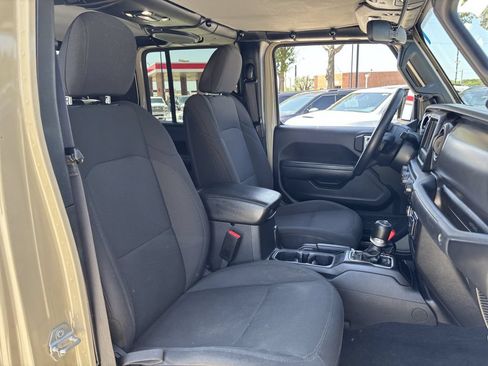 Used 2022 Jeep Gladiator Sport AWD/4WD image 25