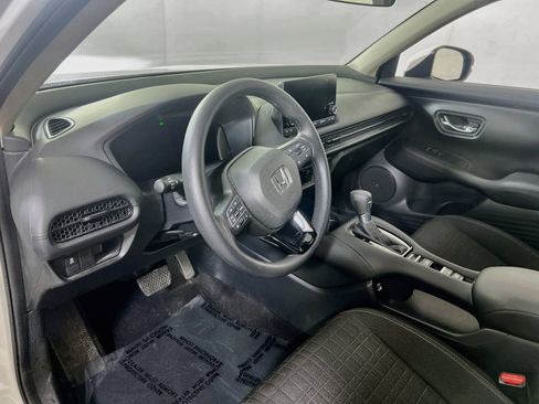 Used 2023 Honda HR-V LX image 9