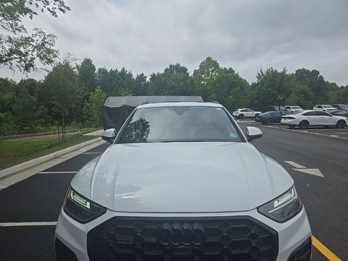 Used 2024 Audi Q5 e Premium Plus AWD/4WD image 2