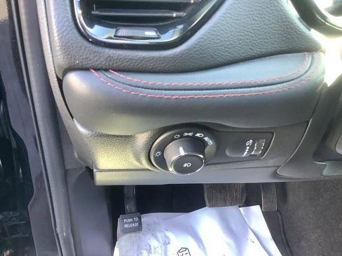 Used 2021 Dodge Durango R/T w/ Technology Group image 15