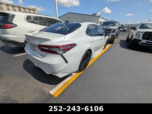 Used 2023 Toyota Camry XSE FWD image 3