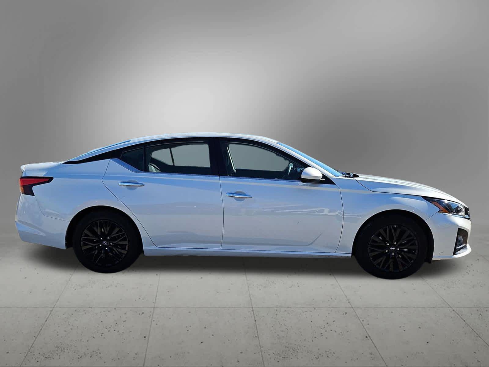Used 2025 Nissan Altima 2.5 SV w/ SV Special Edition Package FWD image 4