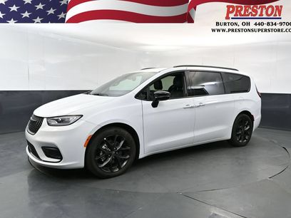 Used 2025 Chrysler Pacifica Limited