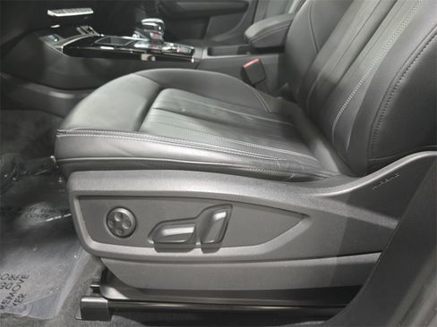 Used 2023 Audi Q5 2.0T Premium w/ Convenience Package image 27