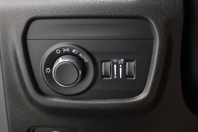 Used 2023 Jeep Grand Cherokee Altitude AWD/4WD image 18