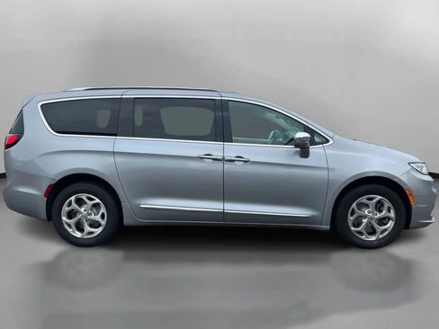 Used 2021 Chrysler Pacifica Limited w/ Premium & Safety Sphere Group AWD/4WD image 7