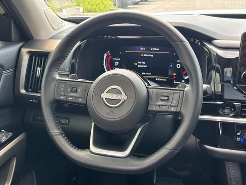 Used 2025 Nissan Pathfinder Platinum w/ Cargo Package AWD/4WD image 16