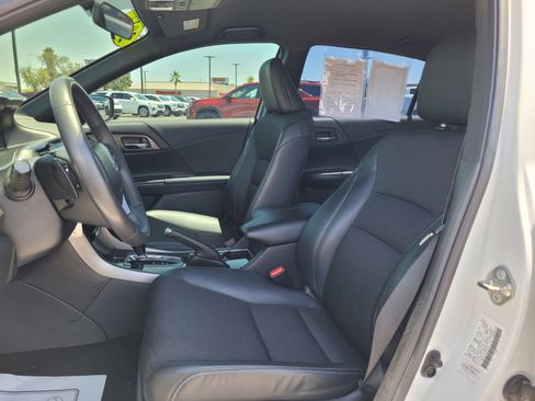 Used 2017 Honda Accord Sport image 10
